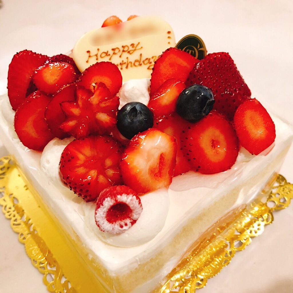 新宿高野 Takano そごう横浜店でアニバーサリーケーキを購入しました 19年度クリスマスケーキの予約も始まりました 横浜情報ばこ